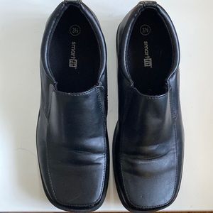 Boys dress shoes. Smart Fit kids size 3.5 black